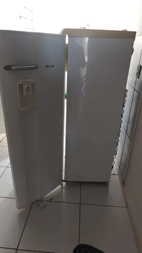 Vende-se Geladeira