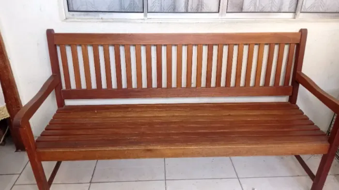 Banco de madeira maciça 3 lugares 1,59 cm