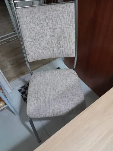 Mesa com 2 cadeiras 