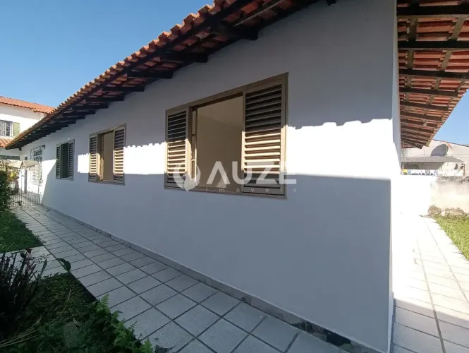 Casa residencial/comercial com amplo terreno plano de 678m² na melhor localização do Jardi