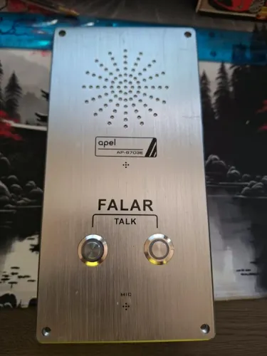 Sistema de intercomunicação e controle de áudio fabricado pela APEL AP-6703E