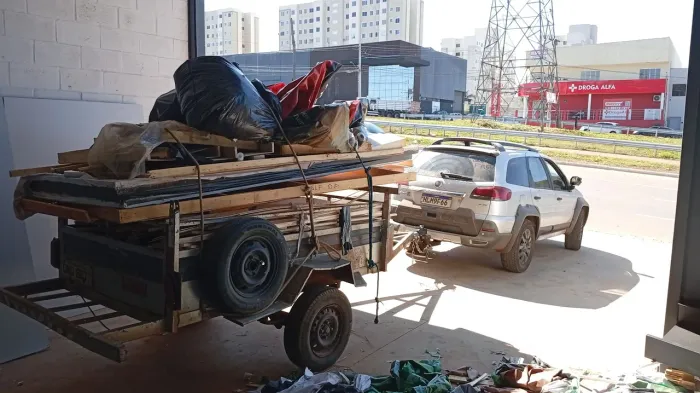 Cata treco, móveis velhos, materiais velhos, galhos galhadas, entulhos, Goiânia Aparecida