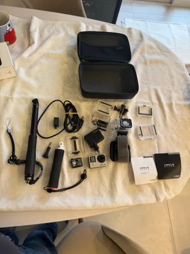 GoPro4 Black completa con maleta, bateria adicional e todos accessorio a