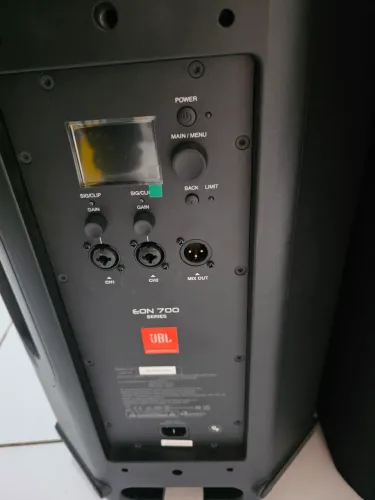 Caixa Ativa JBL EON 712