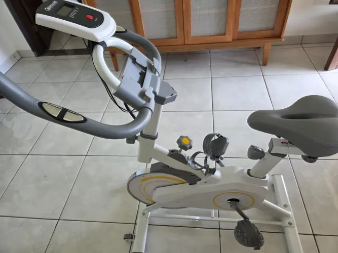 Bicicleta ergométrica semi-nova