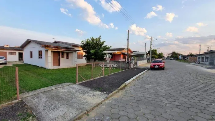 Casa no bairro São Luiz de 2 dormitórios