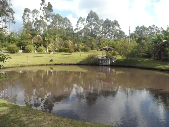 São Roque; Show de Sítio Pesqueiro com; 36.000m2; 05 Lagos c/Nascente própria, Pomar, Fáci