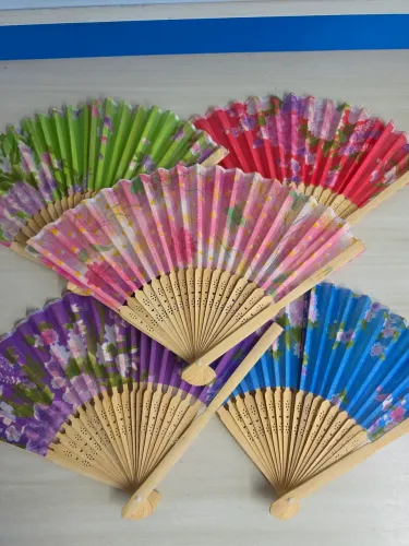 5 leques tecido e bambu coloridos novos