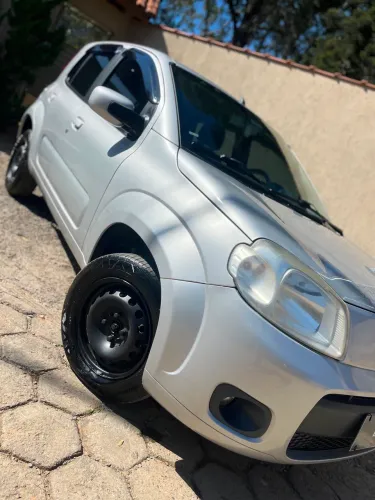 Fiat Uno Vivace Celeb. 1.0 EVO F.flex 8V 5P 2013