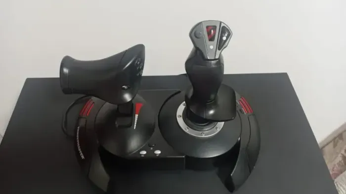 Manche simulador voo - Thrustmaster T.flight Hotas X