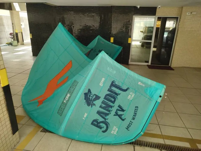 Kitesurf F-One Bandit 11m com barra