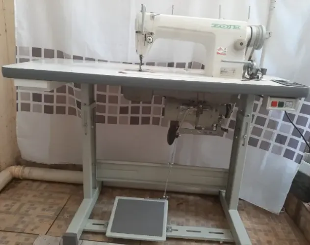 Maquina de costura Industrial Reta Zoje