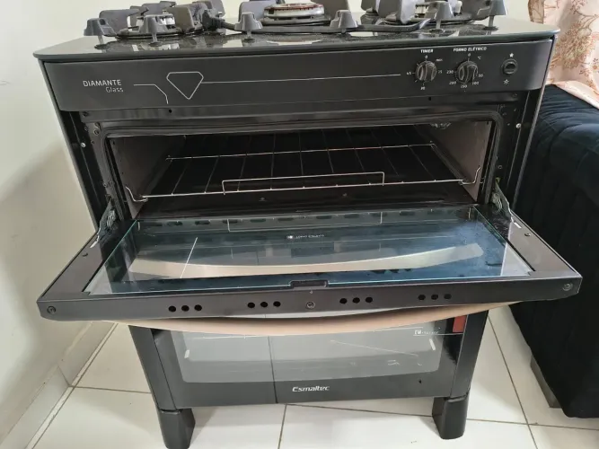 Vendo fogão de  5 Bocas em perfeito estado . Motivo de venda aquisição Cooktop .  
