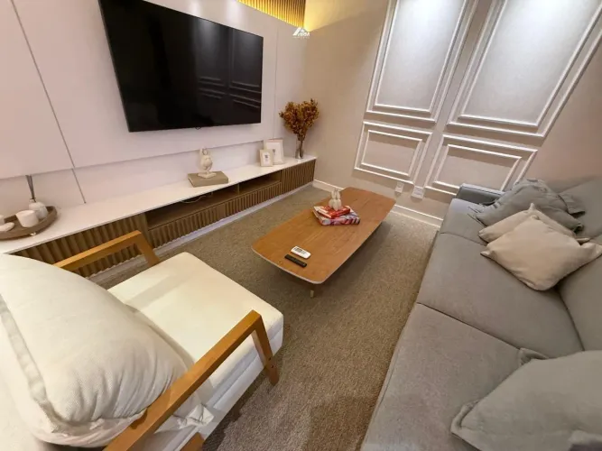 Apartamento na Praia Brava com 03 suítes.