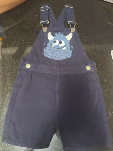 Jardineira infantil. Masculino