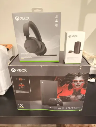 Kit XBOX Series X + Headset Wireless + Bateria Play Charge - Impecavel 3 Meses de Uso