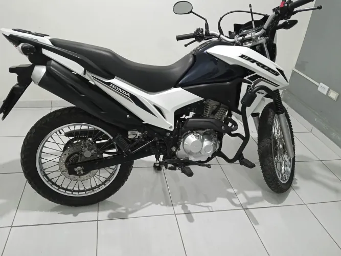 Moto nxr 160 2023 com apenas 1.900 Km  zerada.