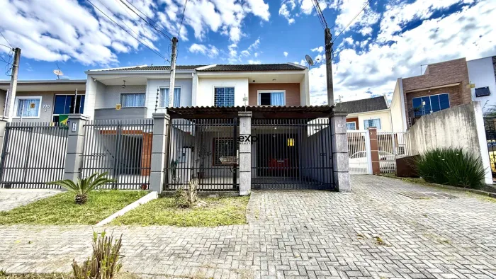 Sobrado a Venda em Curitiba no bairro Alto Boqueirão