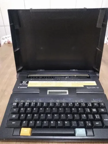 Máquina de escrever Canon Typestar 10