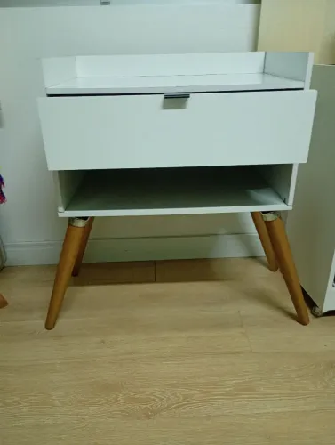 Armário pés madeira lindo e funcional