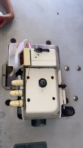 Máquina de costura overloque industrial