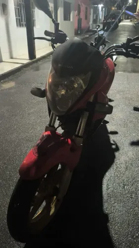 Cb 300r em ótimo estado tração nova bateria nova