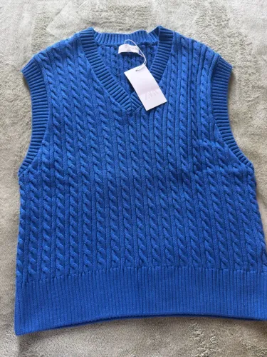 Colete Zara em tricot azul royal tamanho G na etiqueta