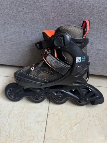 PATINS POUCO USADO COM ACESSÓRIOS . Número 32-35