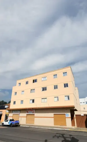 Apartamento de 2 quartos semimobiliado no bairro Órfãs/São José