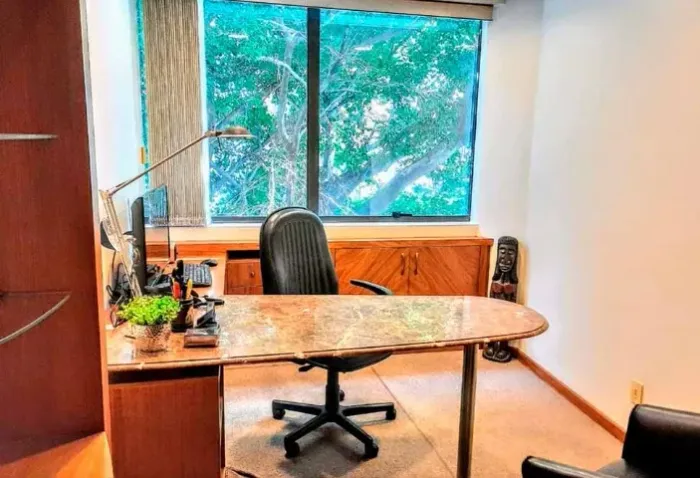 Escritório comercial com 2 salas no bairro Praia de Belas, 37m²