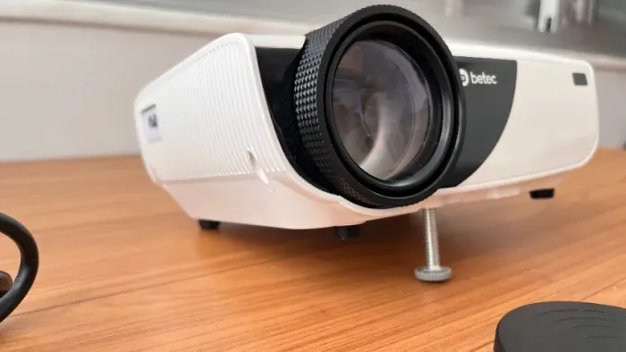 Mini Projetor LED Portátil HD Smart Android BETEC
