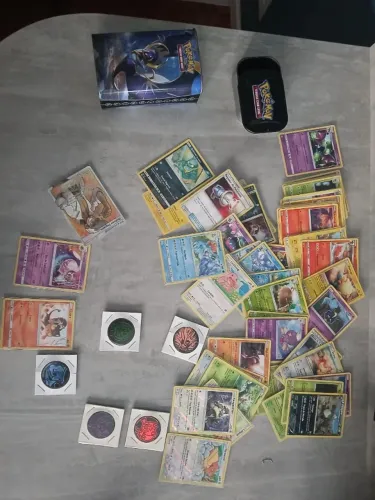 Baú Lendário de Alola (Com Lata) - Carta Pokemon
