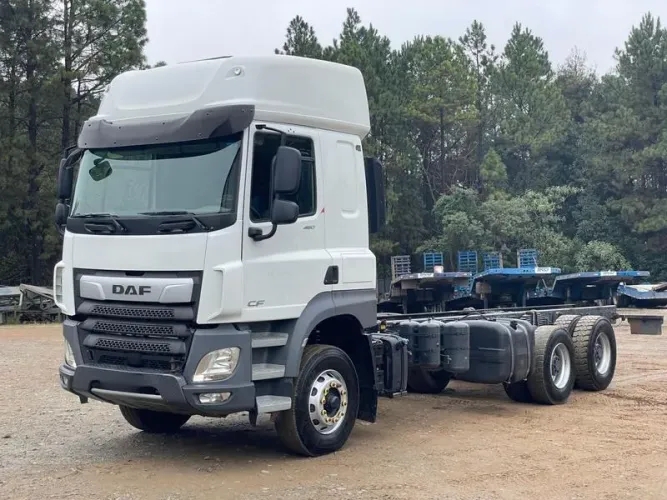 DAF CF 480 6X4 OFF ROAD 2024 COM 118 MIL KM - CMT 150 T - TETO ALTO