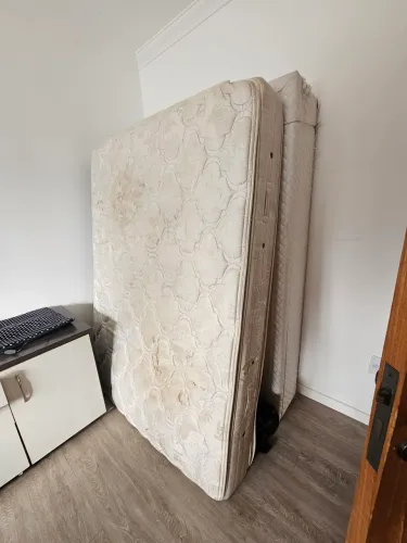 Doação de cama casal com box baú