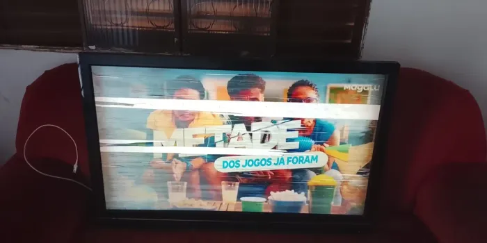 Vendo 01 tv AOC 43 polegadas precisa trocar a película da tela 