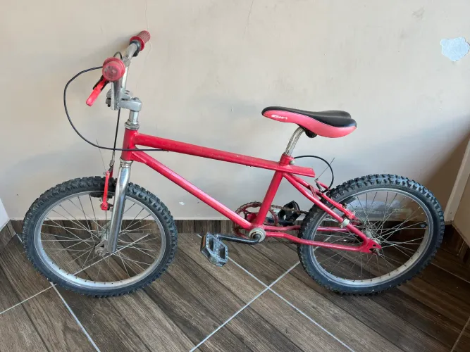 bicicleta BMX/juvenil antiga, usada