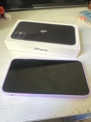 iPhone 11 64gb - Tela Trincada 
