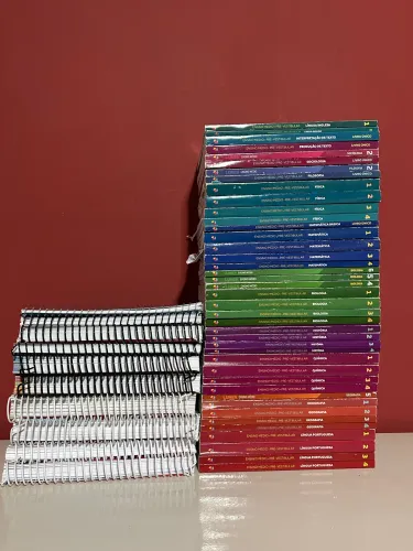Livros Poliedro e Bernoulli Pré Vestibular