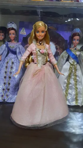Barbie em A Princesa e a Plebéia - Anneliese