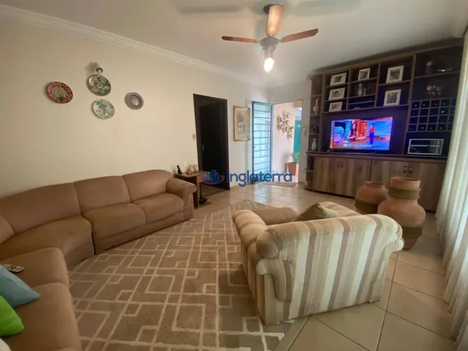 Casa com 3 quartos à venda, 169 m² por R$ 750.000 - Jardim Adriana II - Londrina/PR