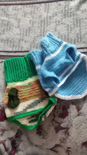 Roupinhas PET de crochet tamanho pequeno