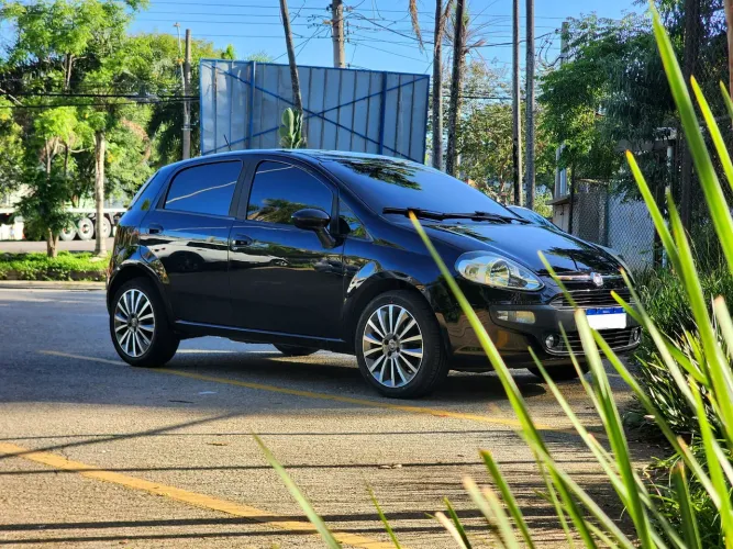 Fiat Punto Attractive 1.4 Fire Flex 8V 5P 2013
