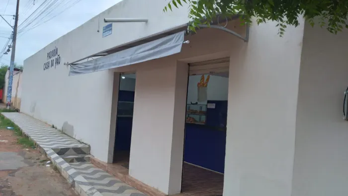 Vendo ponto comercial fociona padaria comecio e da pra mora