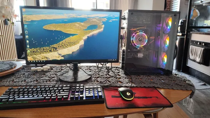 PC Completo AMD Ryzen 3 + 16GB RAM + SSD + Monitor 24" + Mouse Gamer Logitech G203