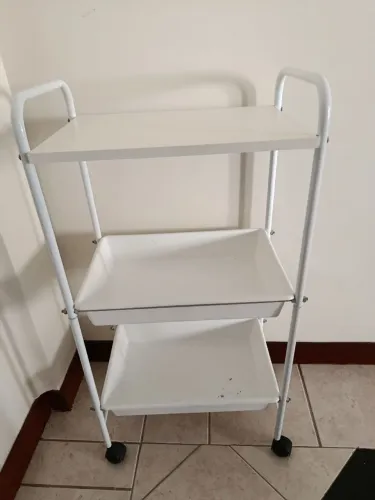 Carrinho de apoio, com rodas.