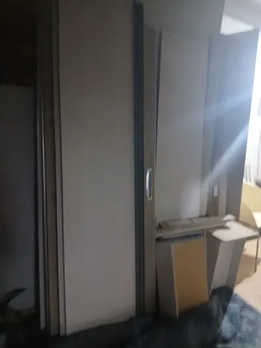 Guarda roupa 3 portas de correr com espelho esta desmontado