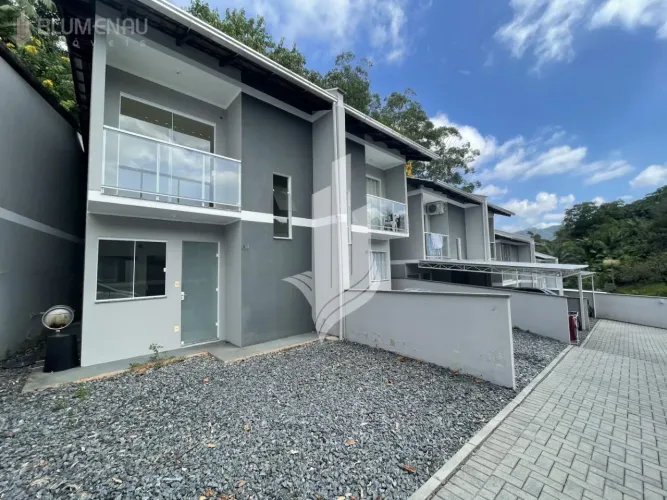 Sobrado em condomínio no bairro Itoupava Central