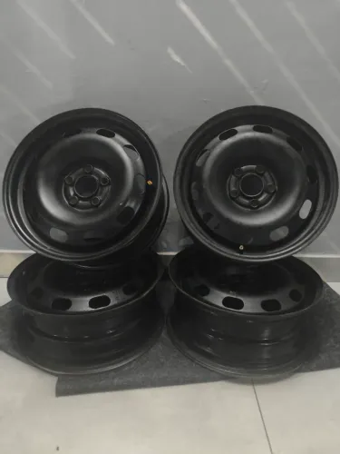 Vendo ou troco por som, rodas aro 15, 5 furos pro Polo