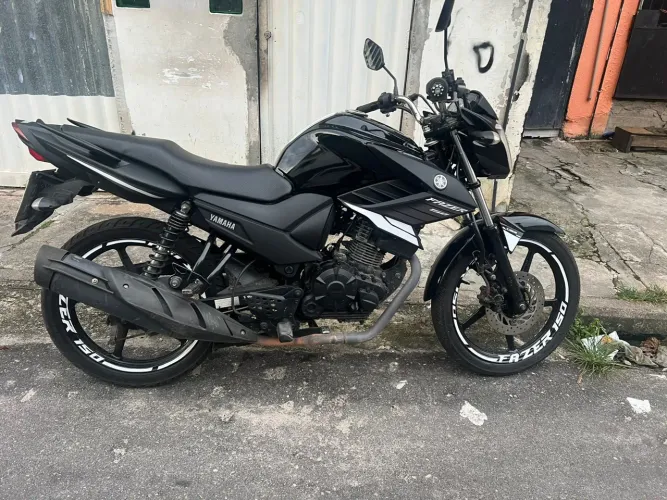 Vendo moto quitada e selada 