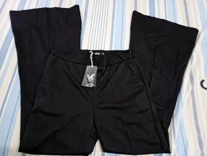 Calça boca de sino